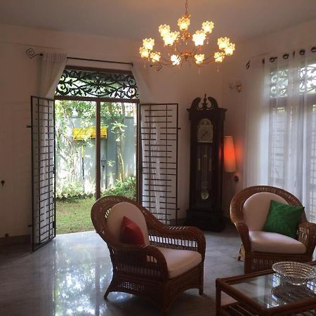 Private Haven Apartment Sri Jayewardenepura Kotte Luaran gambar