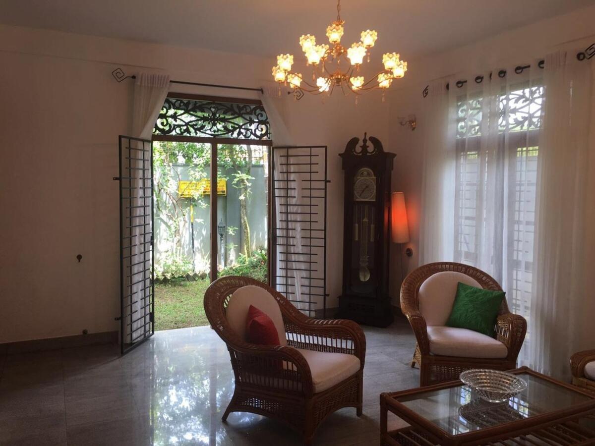 Private Haven Apartment Sri Jayewardenepura Kotte Luaran gambar